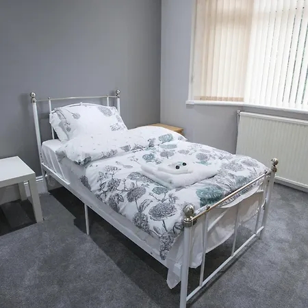 High Bank 2* Leeds (West Yorkshire)