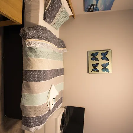 High Bank 2* Leeds (West Yorkshire)