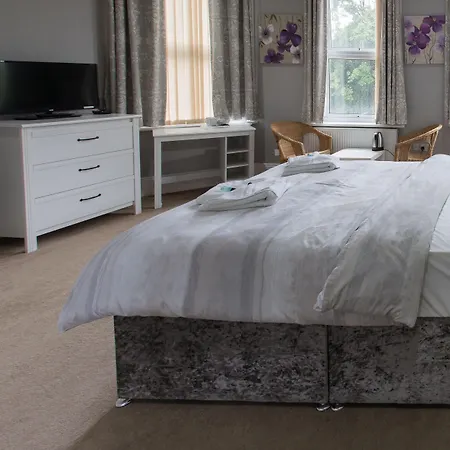 High Bank 2* Leeds (West Yorkshire)