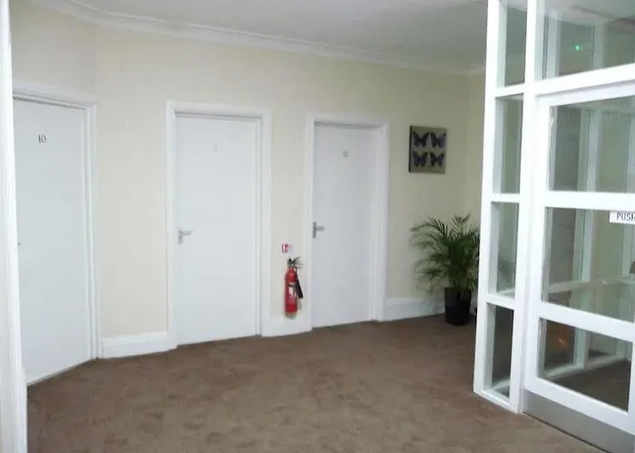 High Bank Отель 2*