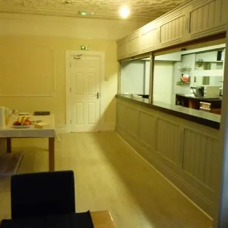 ハイ バンク 2* リーズ