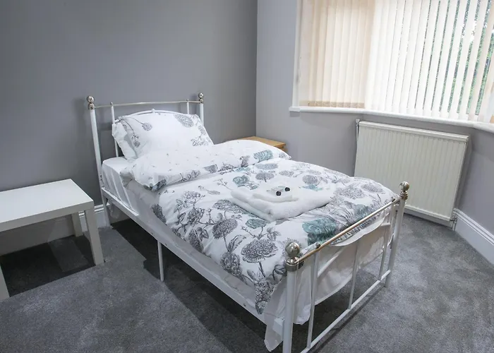 High Bank 2* Leeds (West Yorkshire)