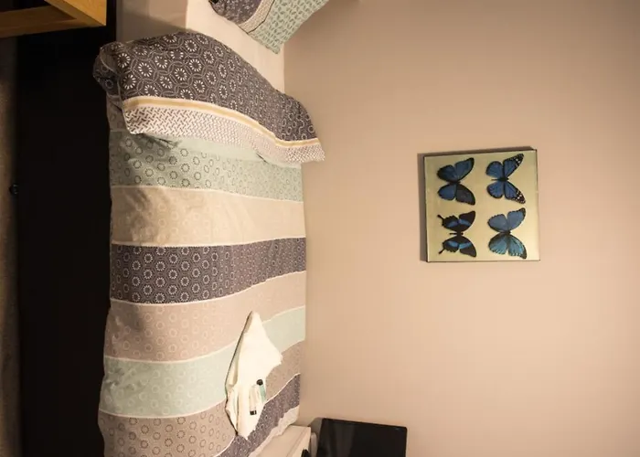 High Bank 2* Leeds (West Yorkshire)