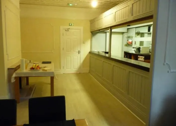 High Bank 2* Leeds (West Yorkshire)